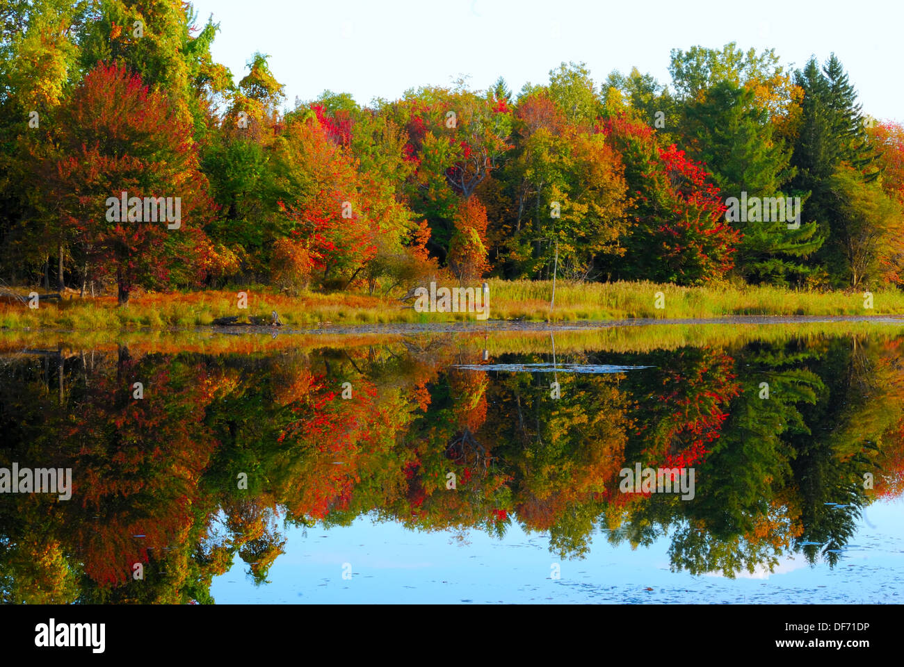 Herbst-See Hintergrund malerische Ende September. Stockfoto