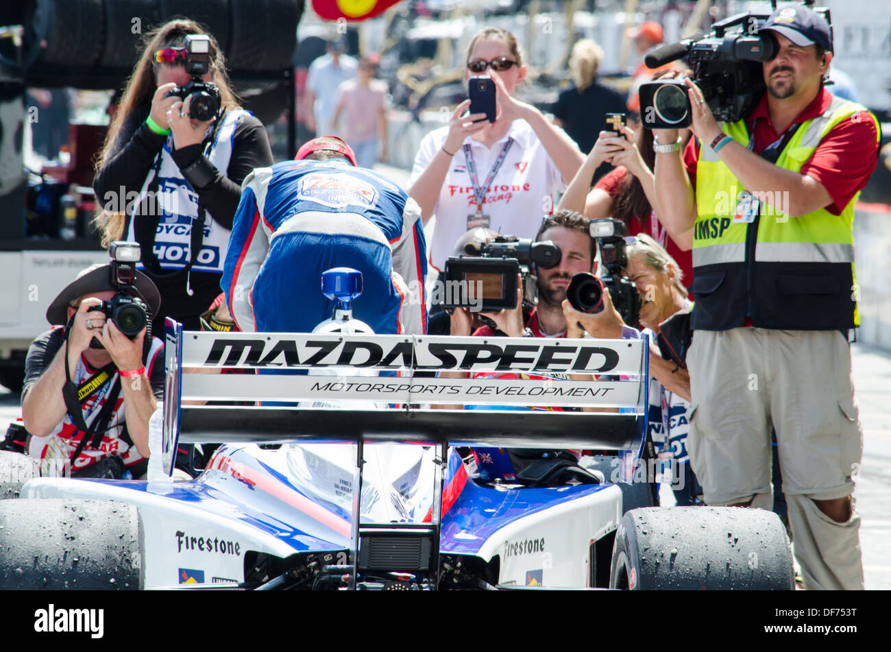 Jack Hawksworth in den Gruben nach dem Gewinn der Baltimore Runden des Rennens Indy Lights in 2013 Stockfoto