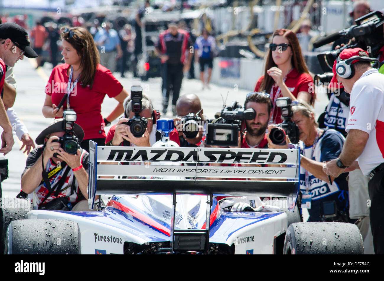 Jack Hawksworth in den Gruben nach dem Gewinn der Baltimore Runden des Rennens Indy Lights in 2013 Stockfoto