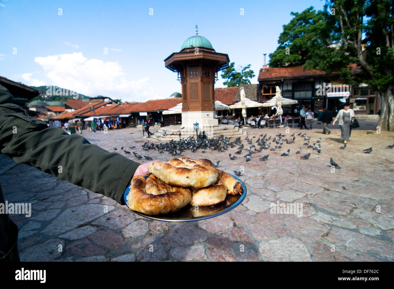 Pita Burek ist eines der beliebtesten Gerichte Bosniens. Stockfoto
