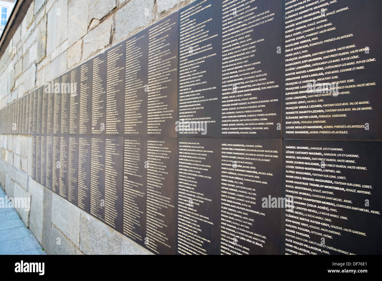 Le Mur des Justes (Wand der gerechten) am Holocaust-Mahnmal, Paris, Frankreich Stockfoto