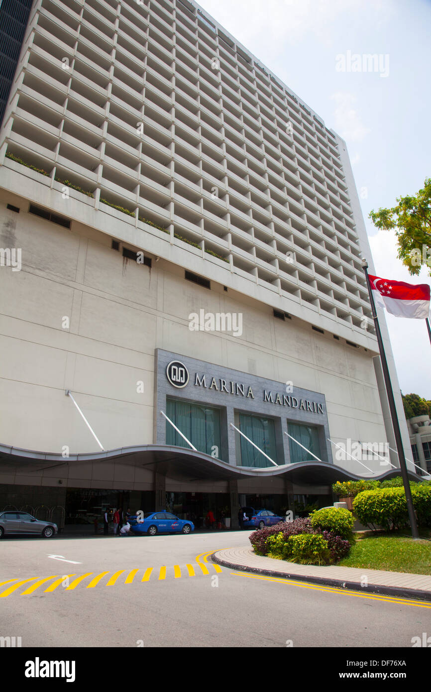 Hotel Wolkenkratzer Marina Mandarin Singapore Asien moderner Architektur zeitgenössische hohen Hochhäusern strukturieren Verkehr cran Stockfoto