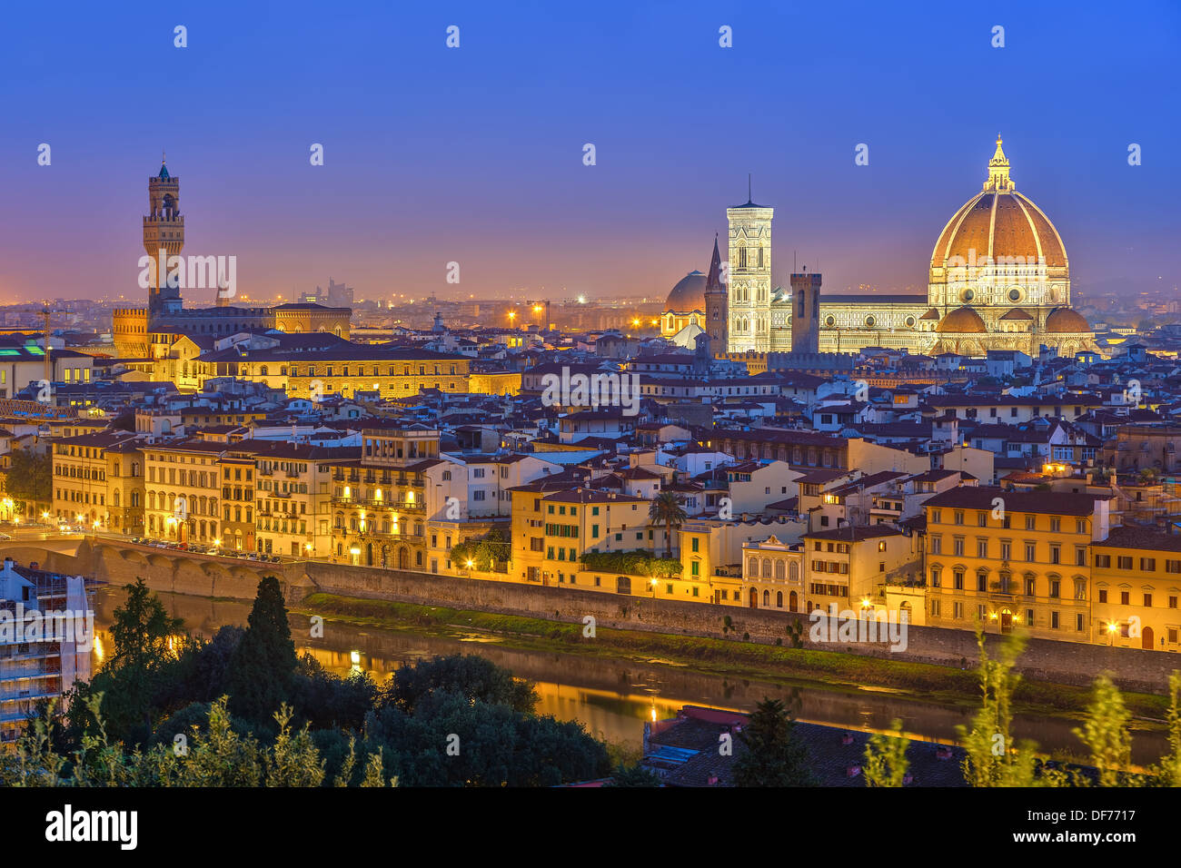 Blick auf Florenz bei Nacht Stockfoto
