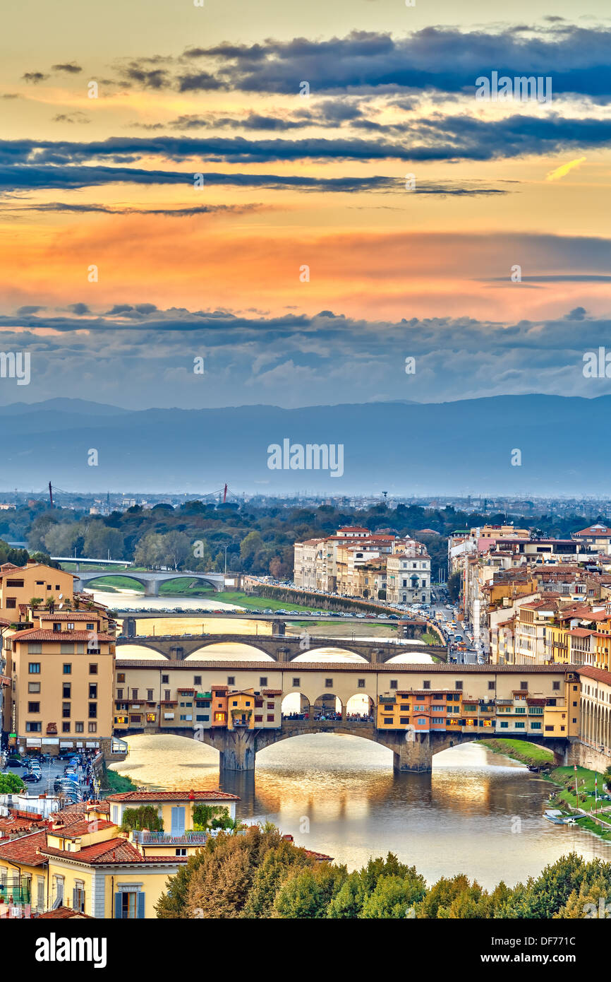 Brücken über den Fluss Arno in Florenz Stockfoto