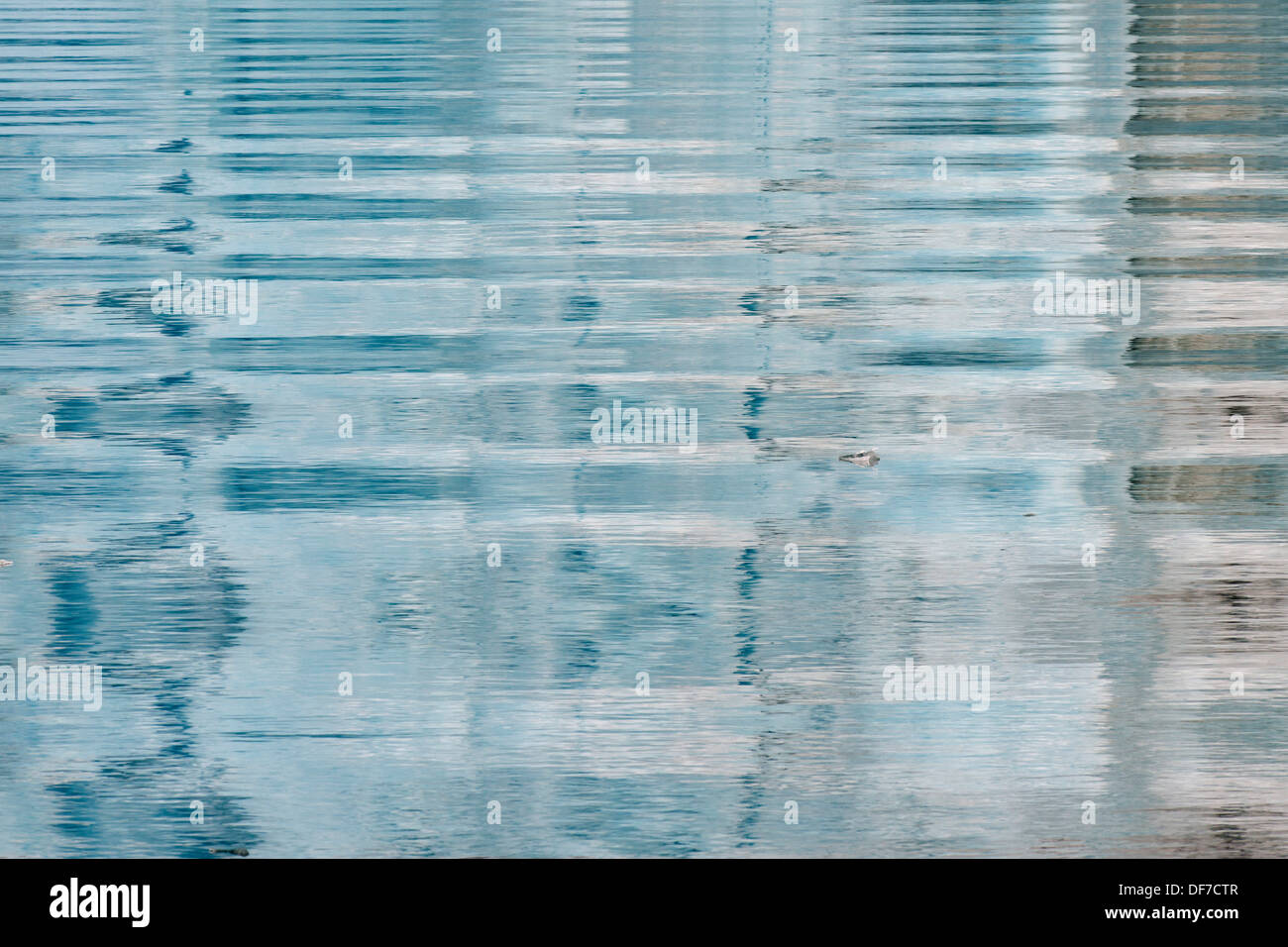 Wellen von Gletschereis Lawine, Reflexion, Arktischer Ozean, Spitzbergen, Island, Spitzbergen Stockfoto