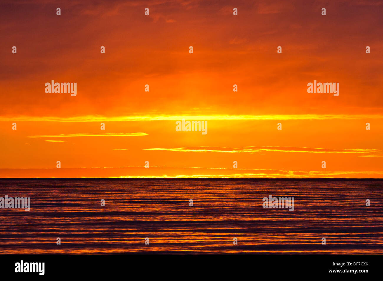 Wellen, Sonnenuntergang, arktischen Ozean, Insel Spitzbergen, Svalbard-Archipel, Svalbard und Jan Mayen, Norwegen Stockfoto