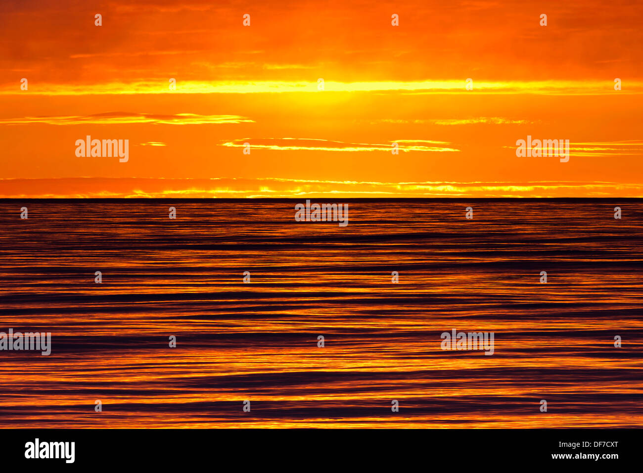 Wellen, Sonnenuntergang, arktischen Ozean, Insel Spitzbergen, Svalbard-Archipel, Svalbard und Jan Mayen, Norwegen Stockfoto