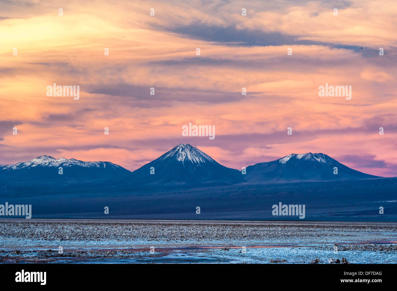 Landschaft der Anden und Salar de Atacama Salz flach, Region Antofagasta, Chile Stockfoto