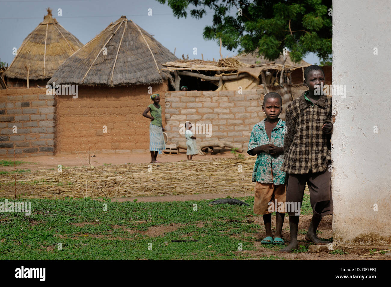 Kinder in einem Dorf, Garoua, Nord Region, Kamerun Stockfoto