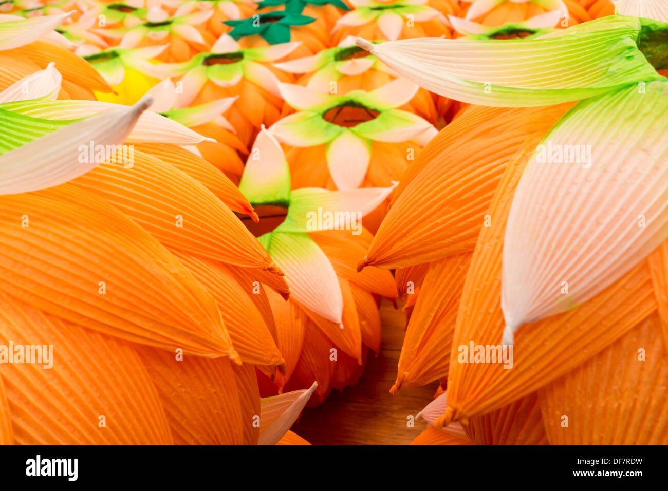 Papierlaternen in Form von Lotusblüten, die bereit sind, verwendet werden, für die Feier von Buddhas Geburtstag, Seoul, Korea Stockfoto