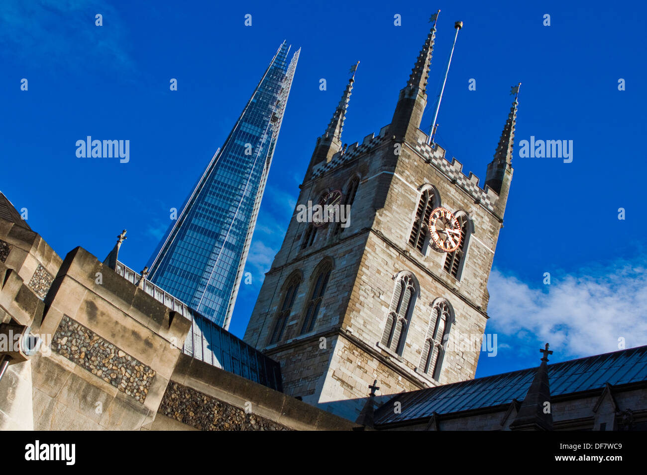Southwark Kathedrale & The Shard Wolkenkratzer in London Bridge-London Stockfoto