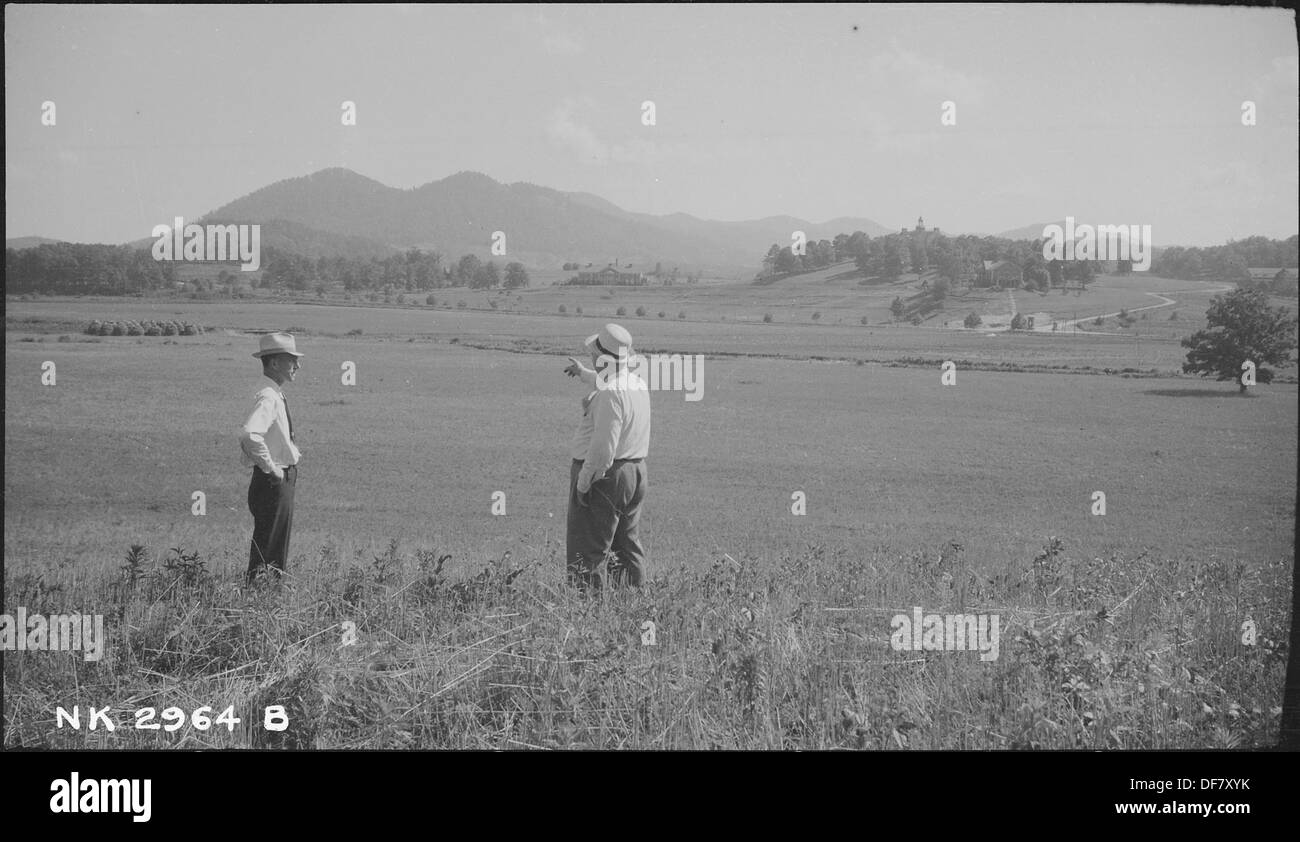 Rabun Gap School und ein Bauernhof in einer ländlichen Gegend, die die landwirtschaftliche und Bildungsgemeinschaft in der Region hervorhebt. Stockfoto
