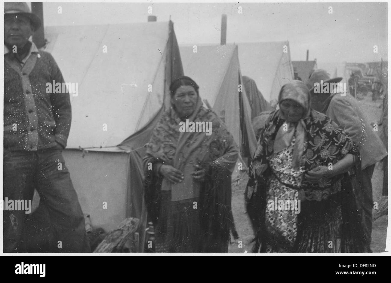 Szenen aus der Oglala Fair, die die lebendigen kulturellen Traditionen der Oglala Lakota zeigen, mit Veranstaltungen wie Rodeos, Landwirtschaftsausstellungen und Gemeindeaktivitäten. Stockfoto