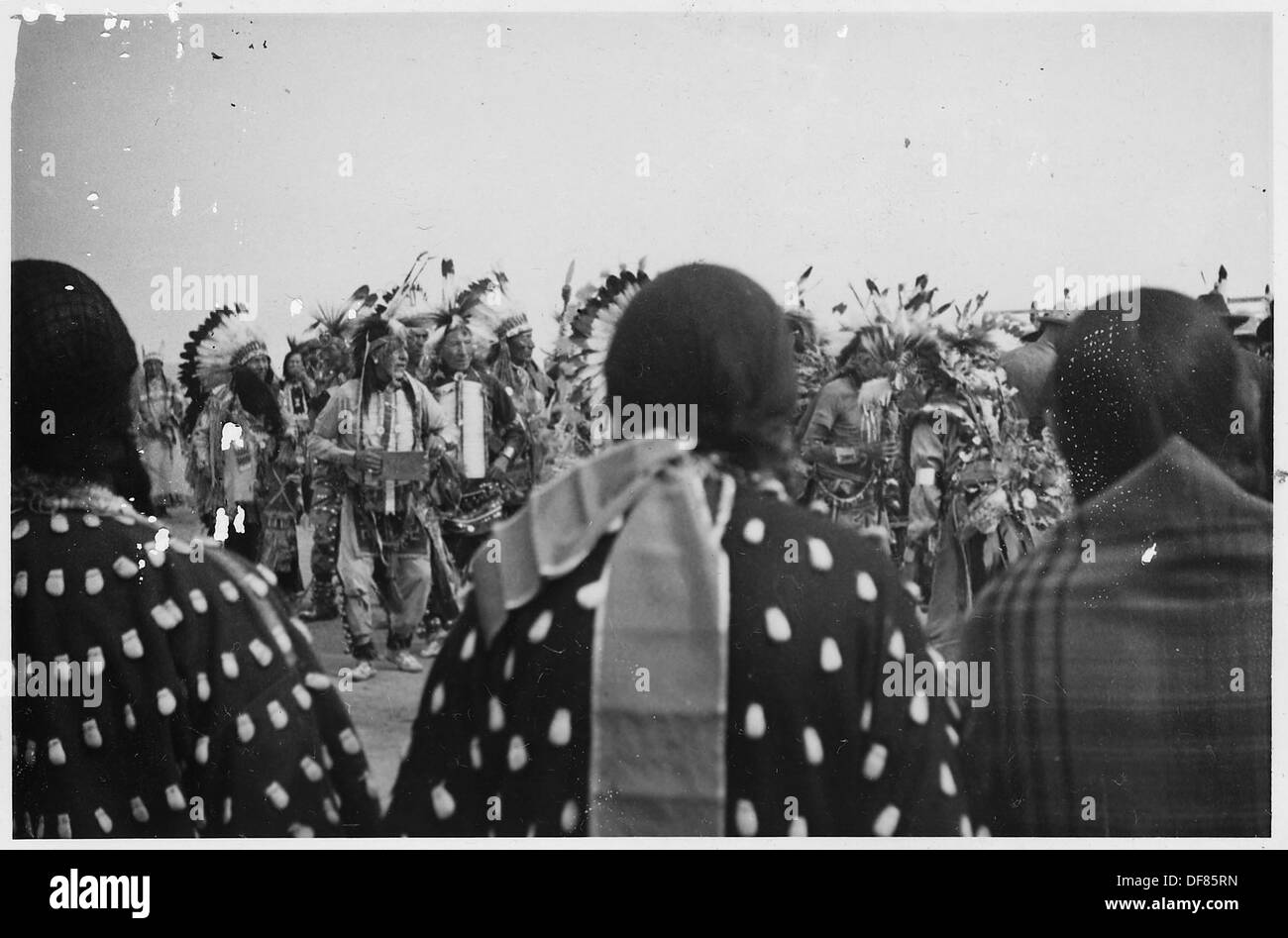 Diese Szenen halten das Leben auf der Oglala Fair fest, einer Veranstaltung, die die Kultur und Traditionen der Ureinwohner Amerikas zeigt. Es diente als Versammlungsort für die Oglala Lakota. Stockfoto