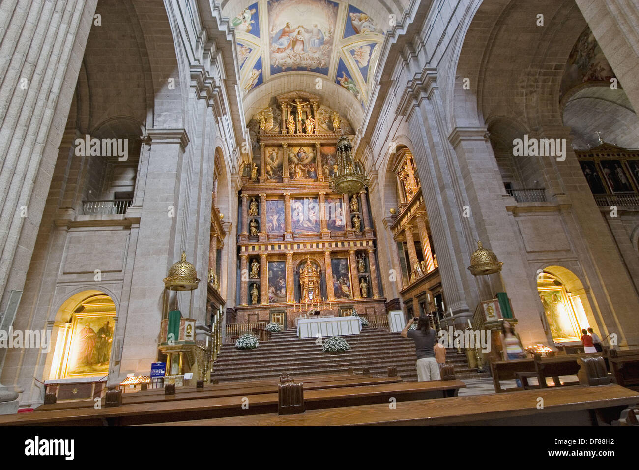 Innenraum der Basilika. Escorial Kloster. San Lorenzo del Escorial Madrid. Spanien Stockfoto