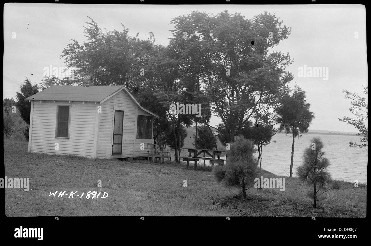 Spring Creek verfügt über eine Bootskonzession und eine Hütte, die Besuchern Zugang zu Wasseraktivitäten und einem Ort zum Übernachten bietet, während sie die natürliche Umgebung genießen. Stockfoto