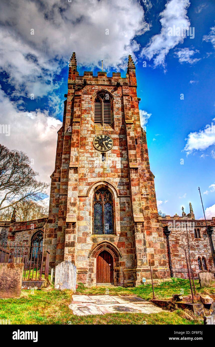 Der Turm der St. Giles Pfarrei Kirche, Hartington, Derbyshire, England, UK Stockfoto