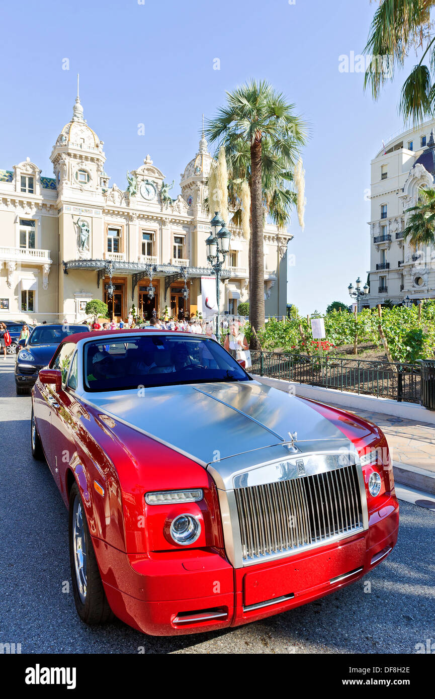 Europa, Frankreich, Fürstentum Monaco, Monte Carlo. Luxus Autos vor der Casino. Stockfoto