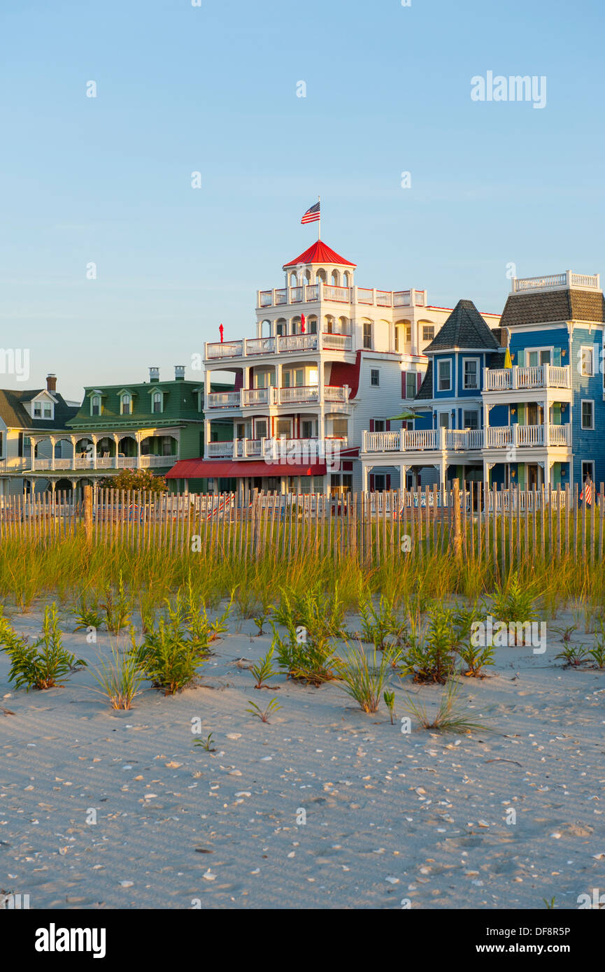 USA Cape kann New Jersey NJ NJ viktorianischen Häusern entlang Beach Avenue Ave mit Blick auf den Atlantischen Ozean Sand Dünengras Stockfoto