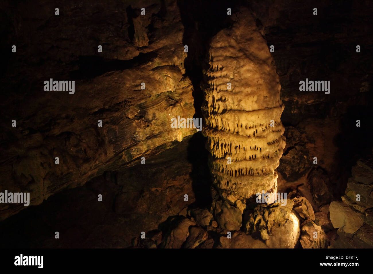Die "Chinesische Pagode" dann sieht man im Howe Caverns in Howes Höhle, New York Stockfoto