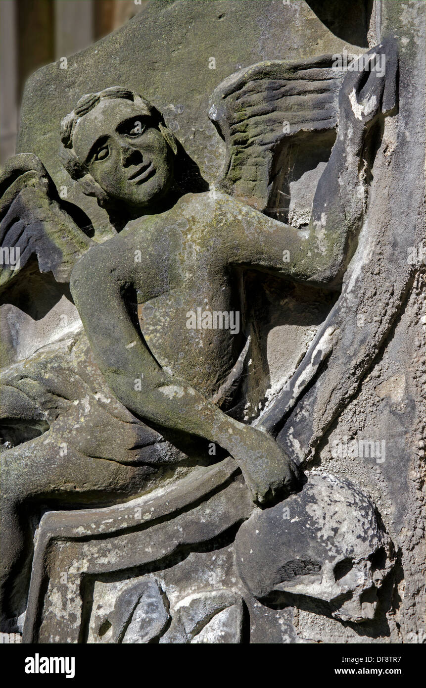 Detail von einem Denkmal in Greyfriars Kirkyard in Edinburgh, Schottland, Großbritannien. Stockfoto