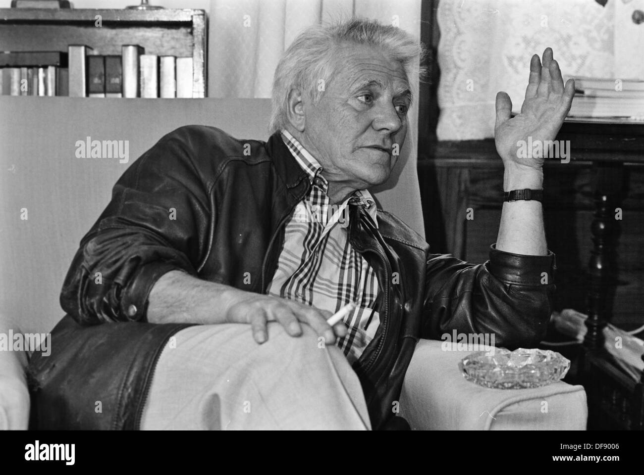 Archivfoto: walisische radikale marxistischen Historikers Gwyn Alf Williams zu Hause in Drefach Felindre, Carmarthenshire, 1991 Stockfoto