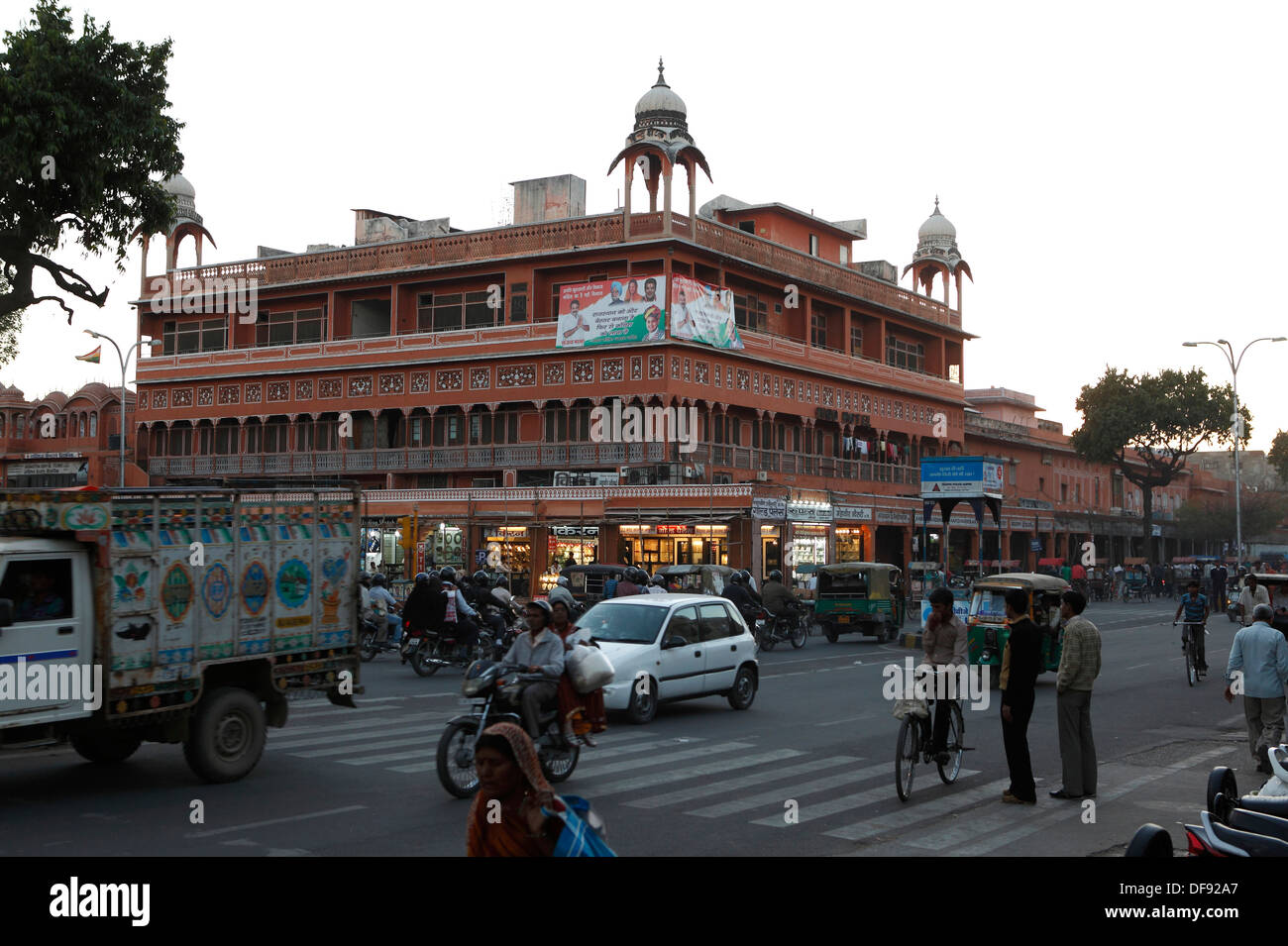Straßenszene am Abend in Jaipur, Rajasthan, Indien, Asien Stockfoto