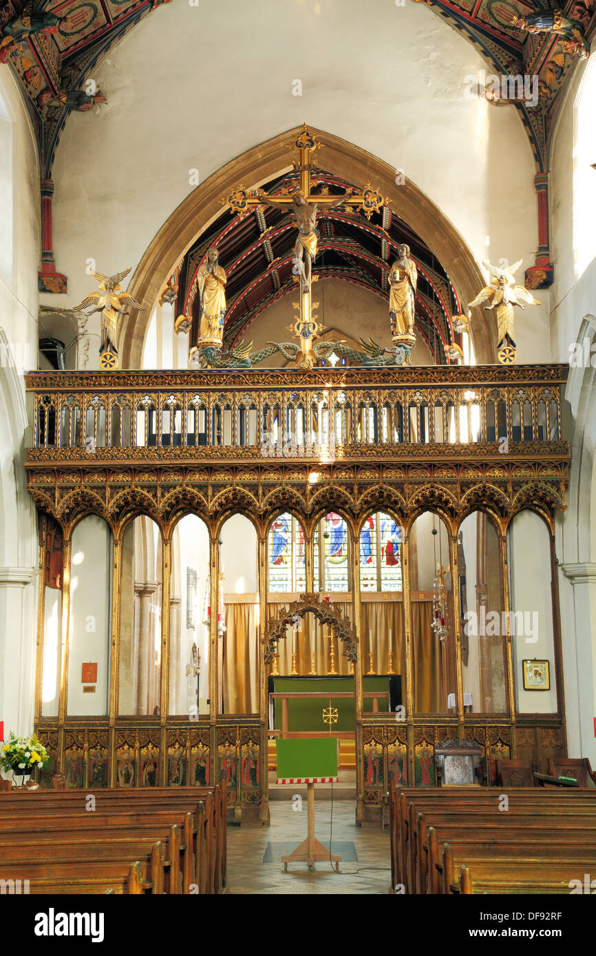 Auge, Suffolk, mittelalterliche Lettner, Voltigieren und Loft, teilweise durch Sir Ninian Comper 1925, England UK Innenraum Kirche umgebaut Stockfoto