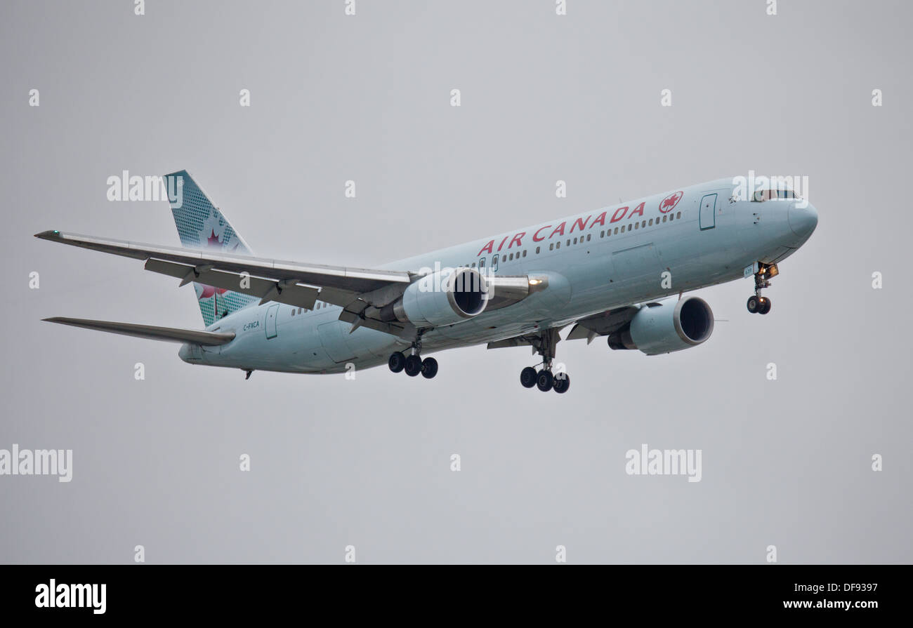 Air Canada Boeing 767 C-FXCA ins Land kommen am Flughafen London-Heathrow LHR Stockfoto