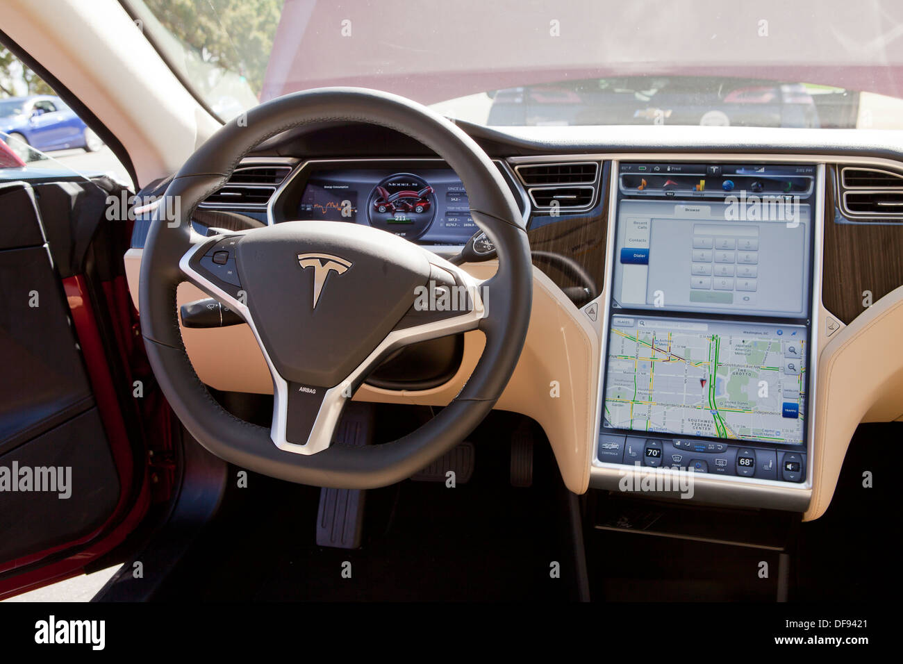 Tesla Model S Elektro-Autoinnenraum Stockfoto