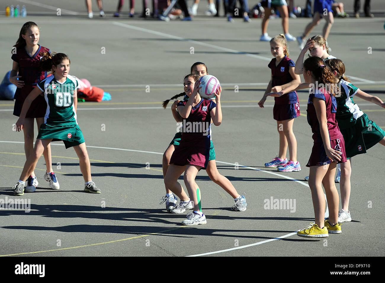 Motueka, Nelson, Neuseeland. 10. August 2013. Kinder Netball. © Aktion Plus Sport/Alamy Live-Nachrichten Stockfoto