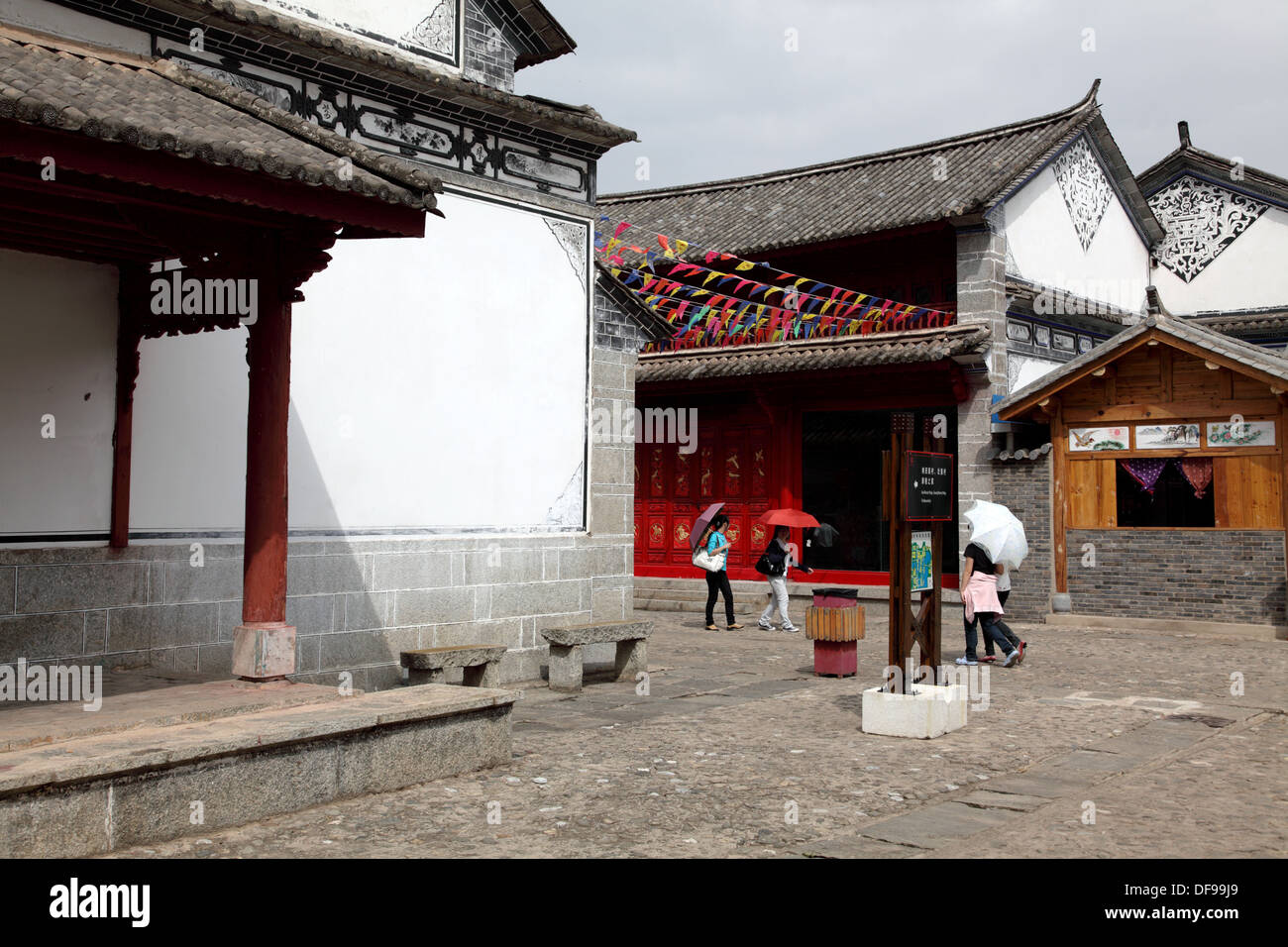 Eine Nachbildung der Bai Minderheit Dorf in Yunnan ethnische Dorf Kunming China. Stockfoto