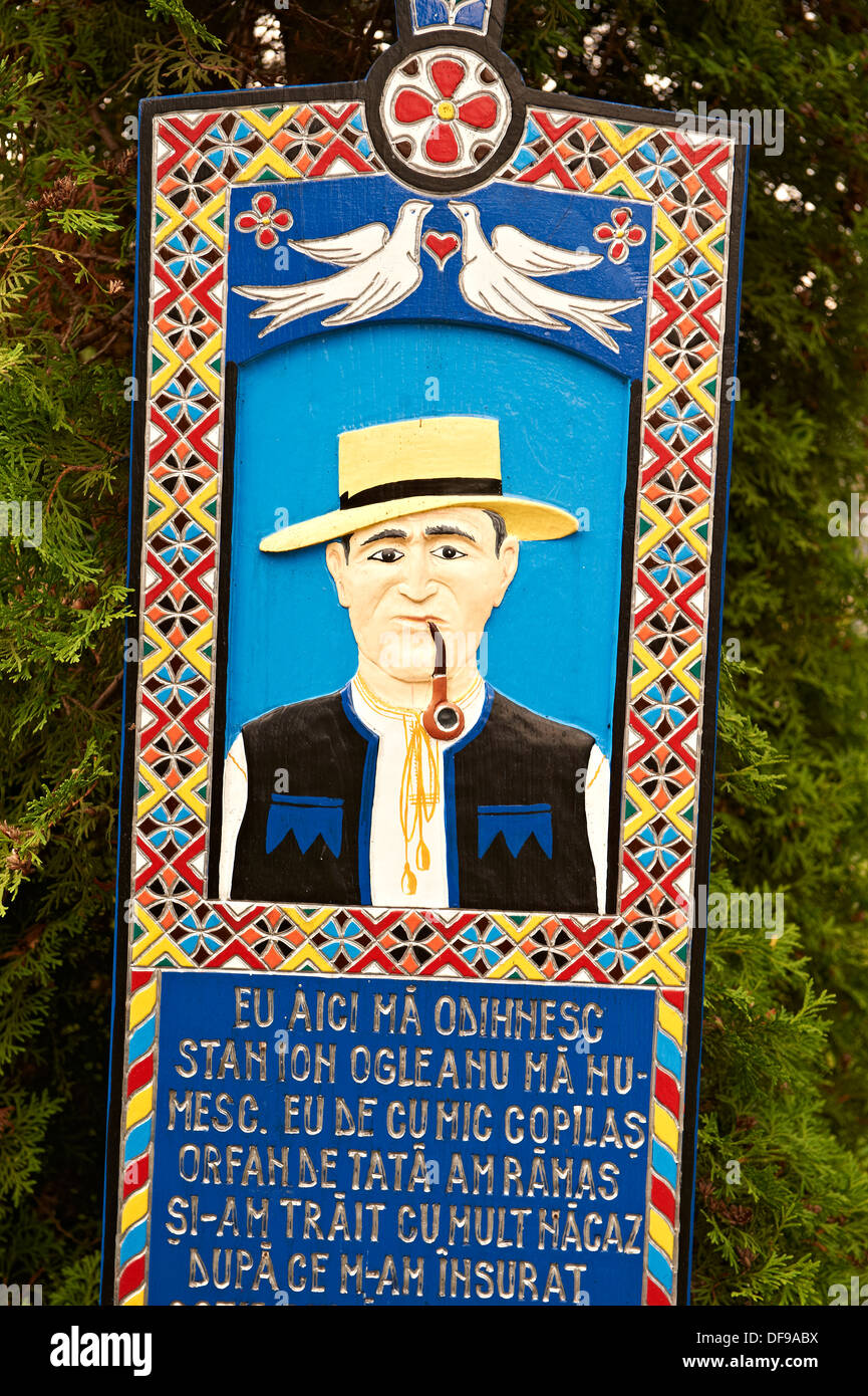 Grabstein in The Merry Friedhof (Cimitirul Vesel), Sa Panata, Maramares, nördlichen Siebenbürgen, Rumänien Stockfoto