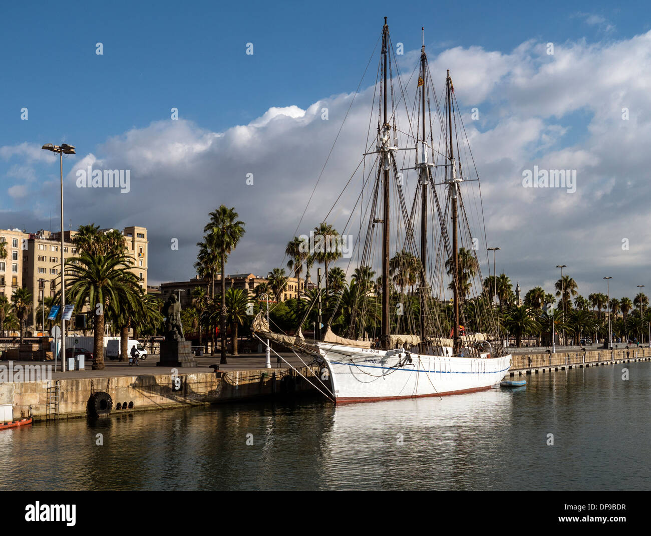 BARCELONA, SPANIEN - 12. SEPTEMBER 2013: Der Schoner Santa Eulalia in der Marina von Port Vell beim Schifffahrtsmuseum von Barcelona Stockfoto