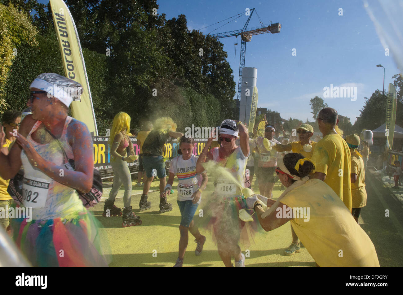 Europa, Italien, Mailand, 7. September 2013. Mitmachen auf das Rennen in "The Color Run", in Mailand, etwa zehntausend Menschen Gath Stockfoto