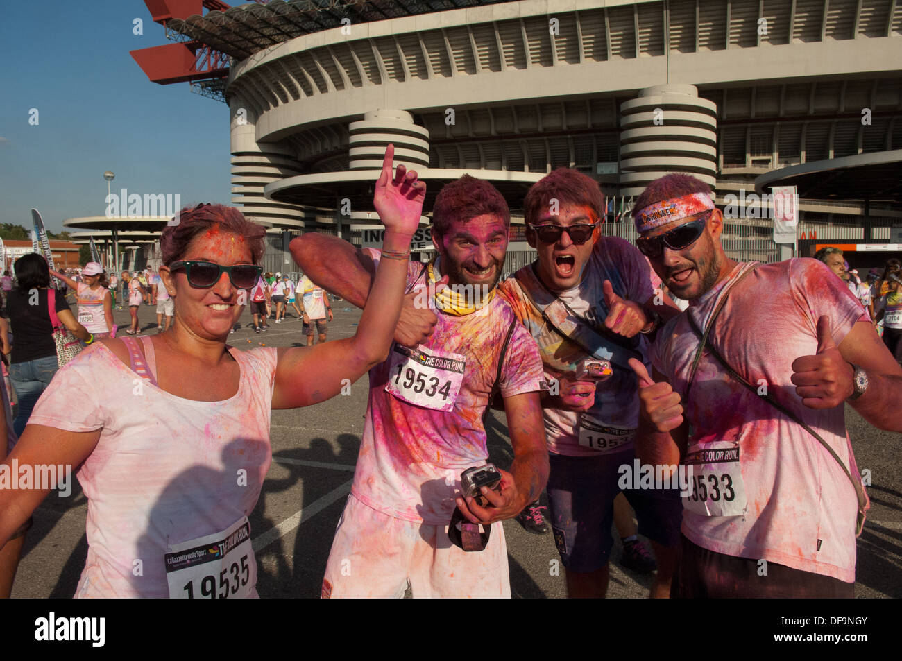 Europa, Italien, Mailand, 7. September 2013. Mitmachen auf das Rennen in "The Color Run", in Mailand, etwa zehntausend Menschen Gath Stockfoto