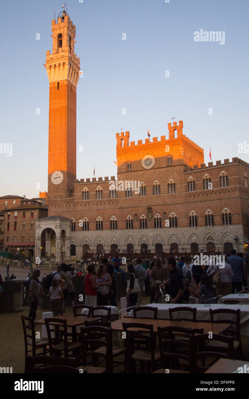 Rathaus (Palazzo Pubblico), Il Campo, Mangia-Turm und Siena, Toskana, Italien Stockfoto