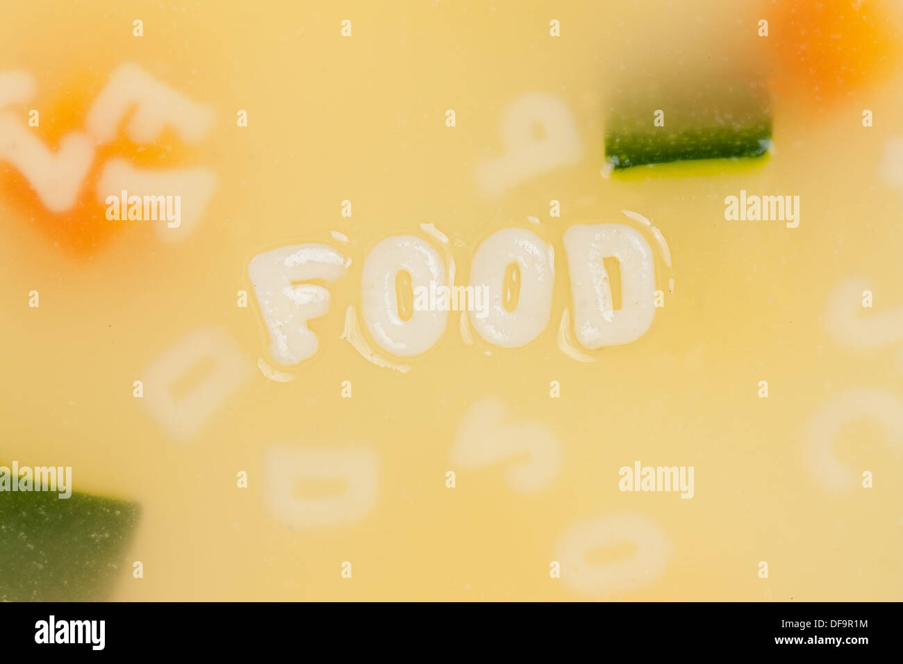 Buchstabensuppe zeichnen die Wort Essen Nahaufnahme Stockfoto