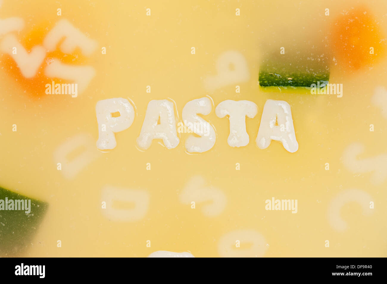 Buchstabensuppe Zeichnung der Wort-Pasta-Nahaufnahme Stockfoto