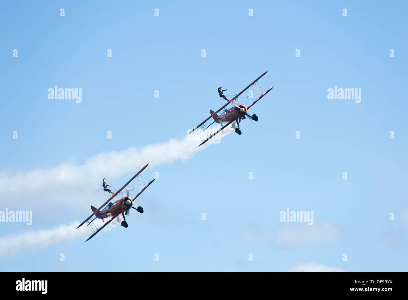 Die Breitling-Wing-Walkers anzeigen Team erklingt in Dawlish Air Show, August 2013 Stockfoto