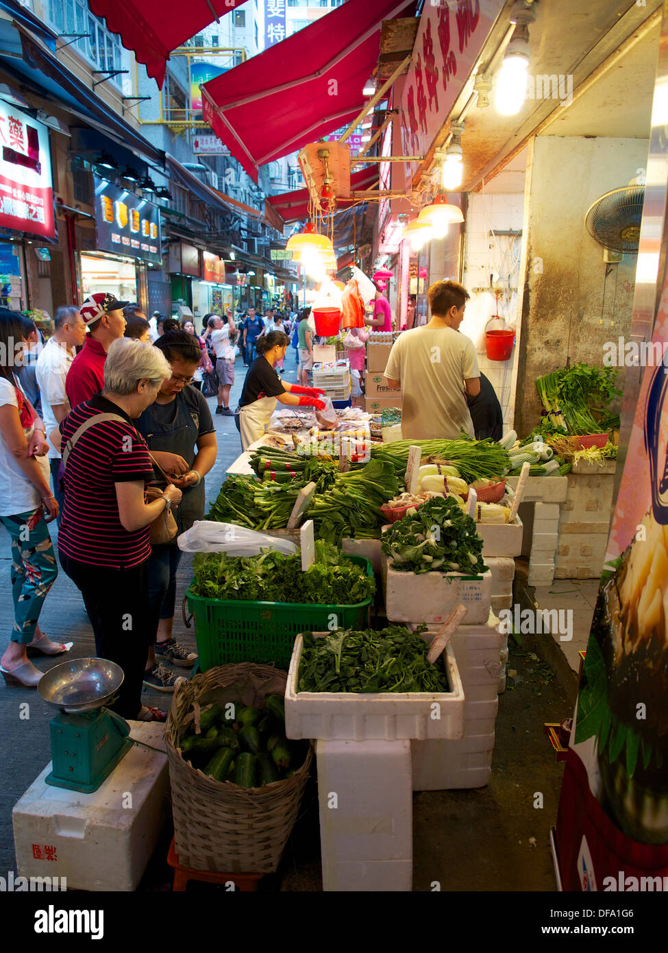 Wan Chai nassen Markt. Ein beliebter Treffpunkt der Einheimischen, Fleisch, Meeresfrüchte, Fisch und Gemüse zu kaufen. Stockfoto