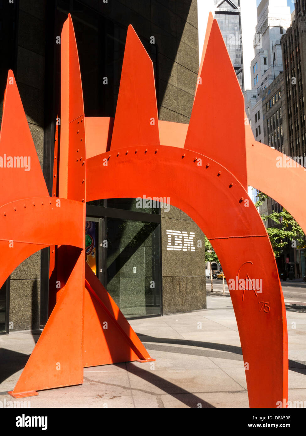 Roten Saurien Skulptur außerhalb der IBM-Gebäude, New York Stockfoto