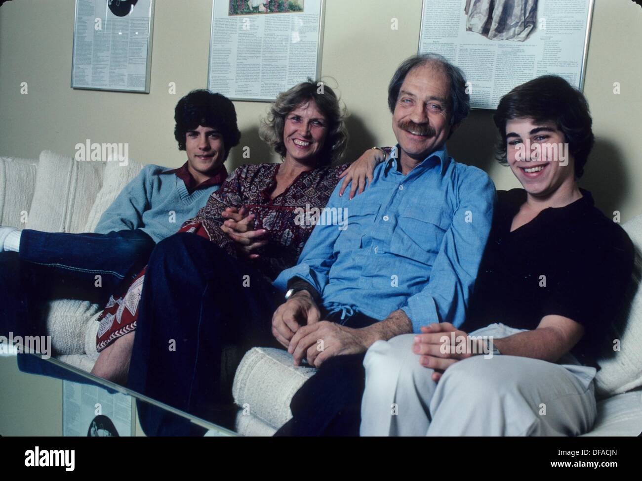 PATRICK LABORTEAUX mit Mutter Frances Laborteaux, Ron Laborteaux und Matthew Laborteaux.r8445. (Kredit-Bild: © Robert Landau/Globe Photos/ZUMAPRESS.com) Stockfoto
