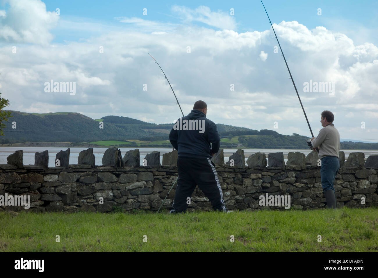 Zwei Männer angeln. Stockfoto