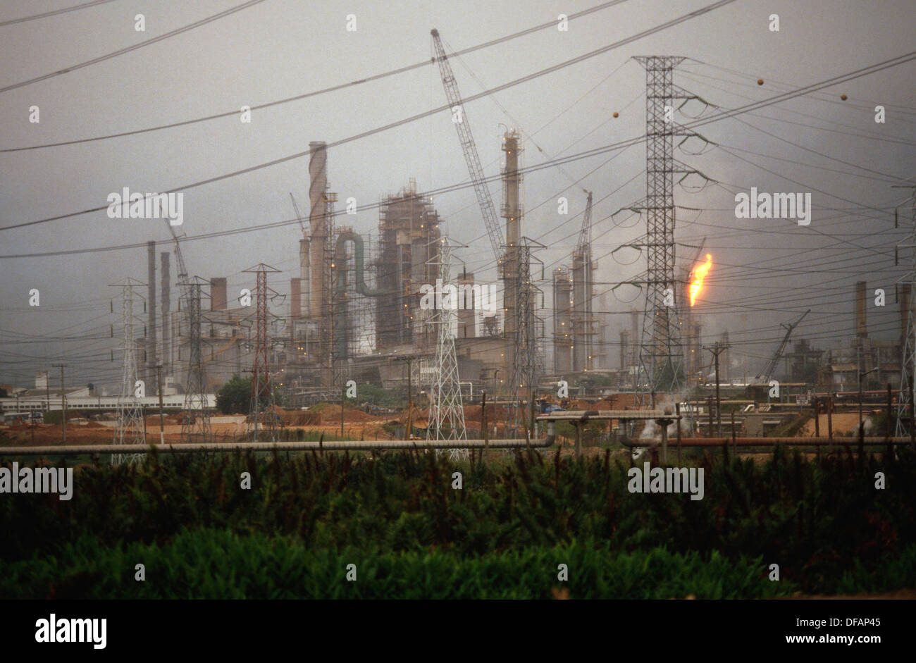 Cubatao, in der Nähe von Sao Paolo in Brasilien. Die Stadt wird im Volksmund "Tal des Todes" wegen der industriellen toxischen Abfällen dumping genannt Stockfoto