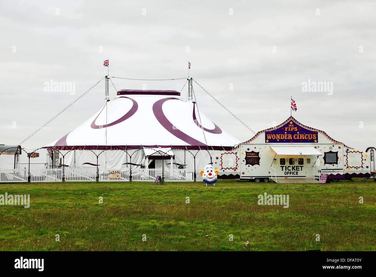 Herr Fips Wonder, Kings Lynn, Norfolk, England UK Zelt Zelte Zirkusshow Stockfoto