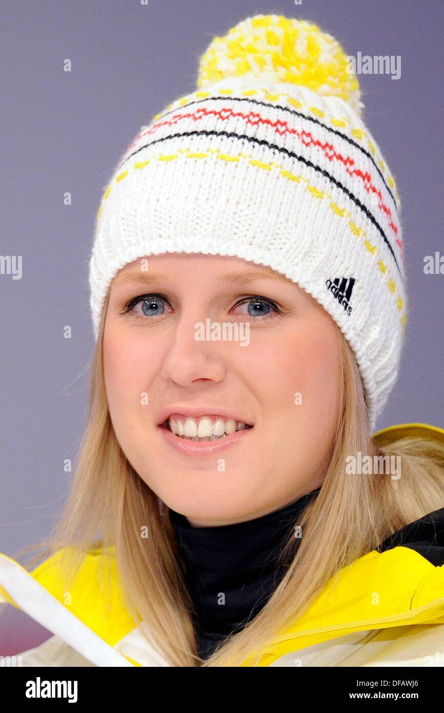 Der Skifahrer Andrea Rothfuss präsentiert die neue Kollektion für den Deutschen Olympischen und Paralympic Team in Düsseldorf, 1. Oktober 2013. Der Deutsche Olympische Sportbund präsentiert die offizielle Kleidung für die Olympischen Winterspiele 2014 in Sotschi. Foto: MARIUS BECKER Stockfoto