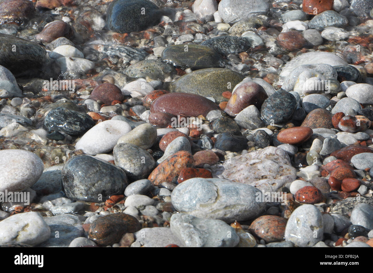 Dies ist der Kiesstrand befindet sich südlich von Visby Gotland Schweden. Stockfoto