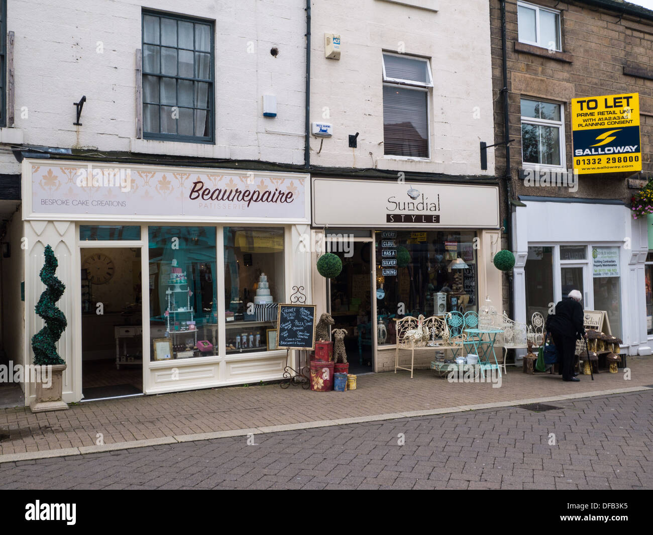 Beaurepaire maßgeschneiderte Kuchen-Kreationen und Sonnenuhr Stil antiker Möbel Shop in Belper, Derbyshire, Großbritannien. Stockfoto