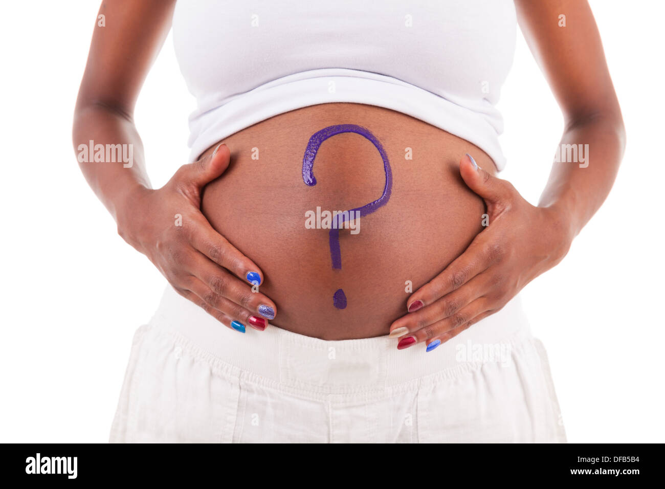 Junge schwarze schwangeren Bauch gemalten - afrikanischen Menschen berühren Stockfoto